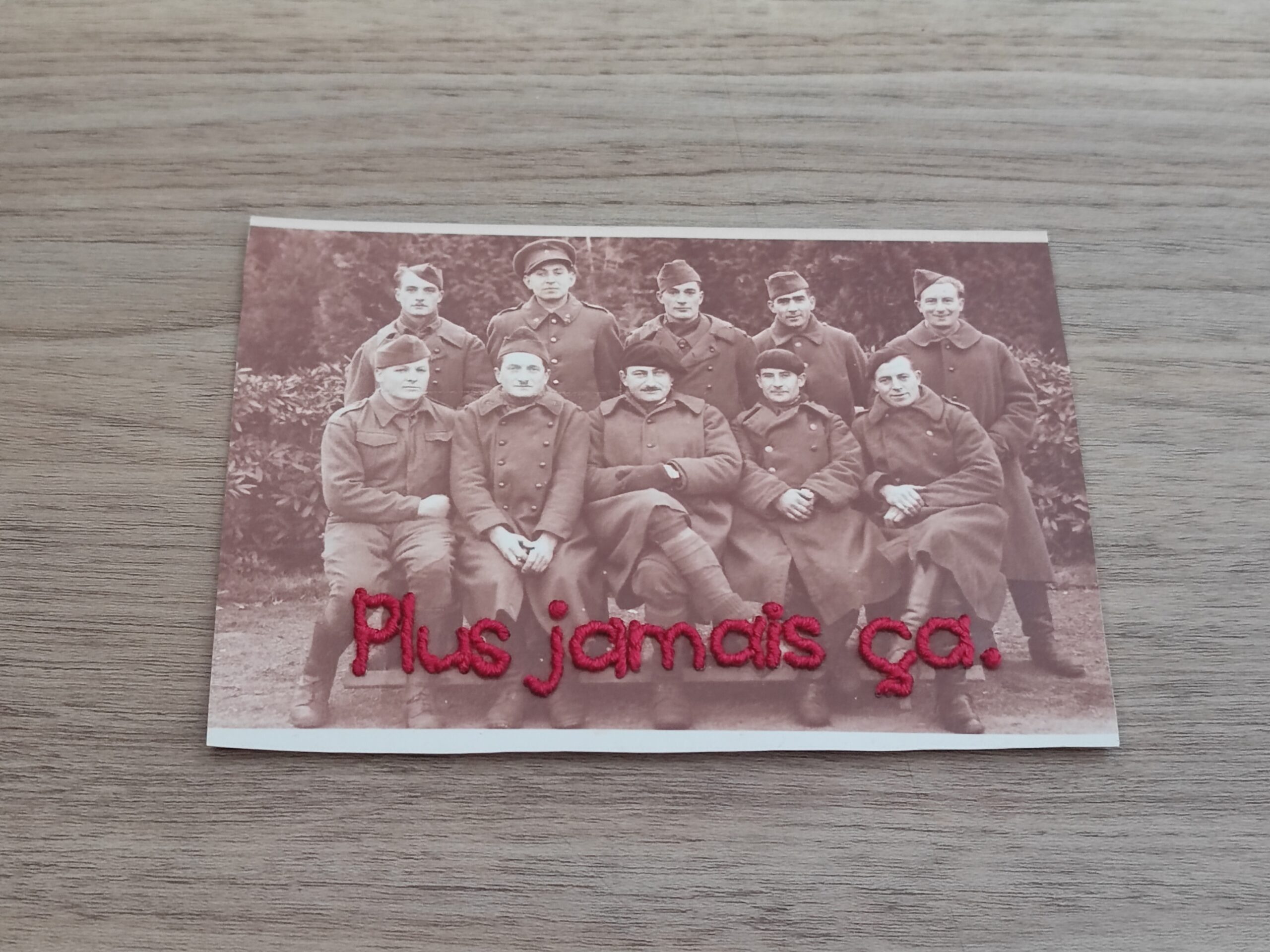 Broderie sur photo "Plus jamais ça"