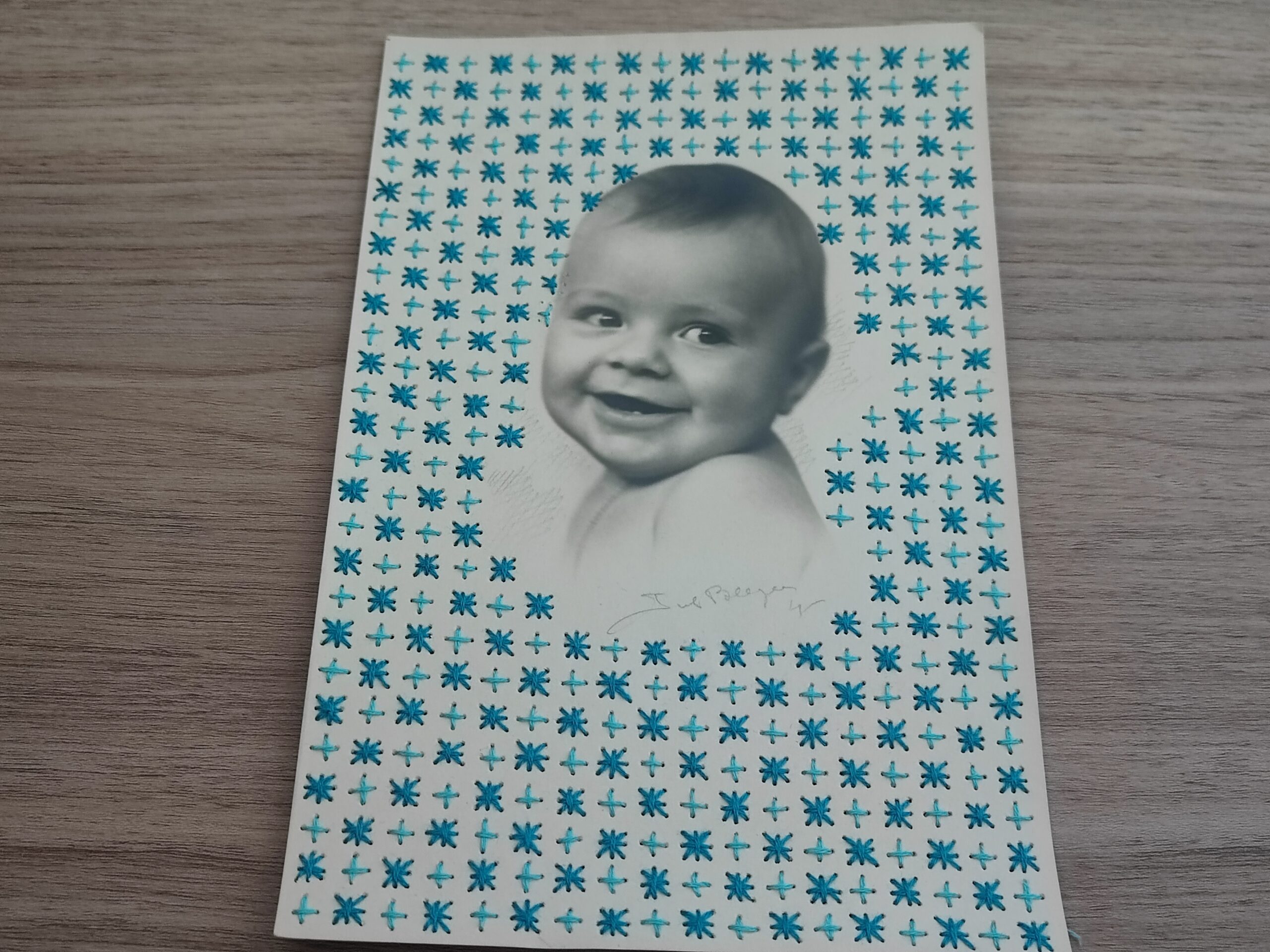 Broderie sur photographie "Baby Blue"
