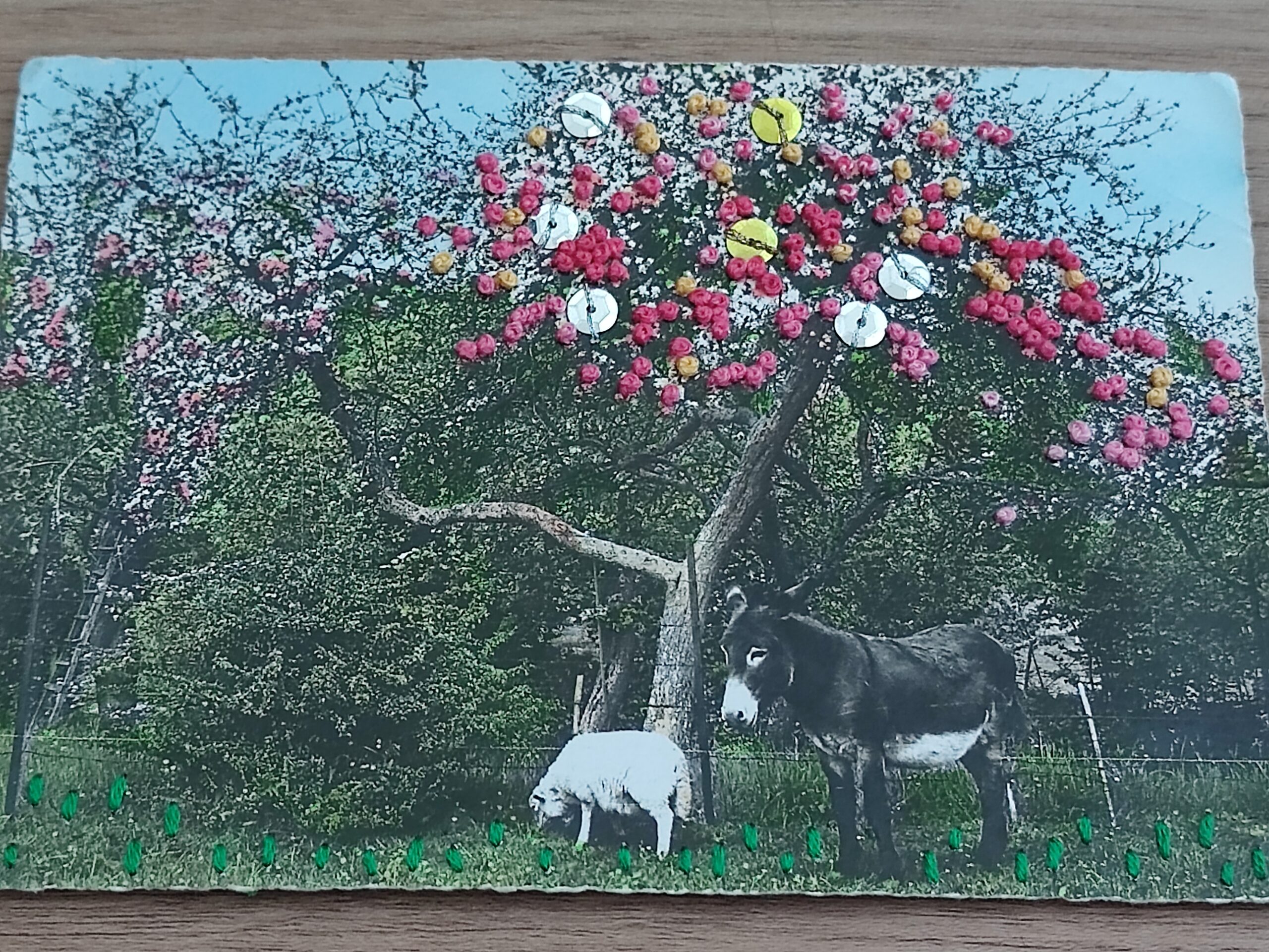 Broderie sur carte postale "A la campagne"