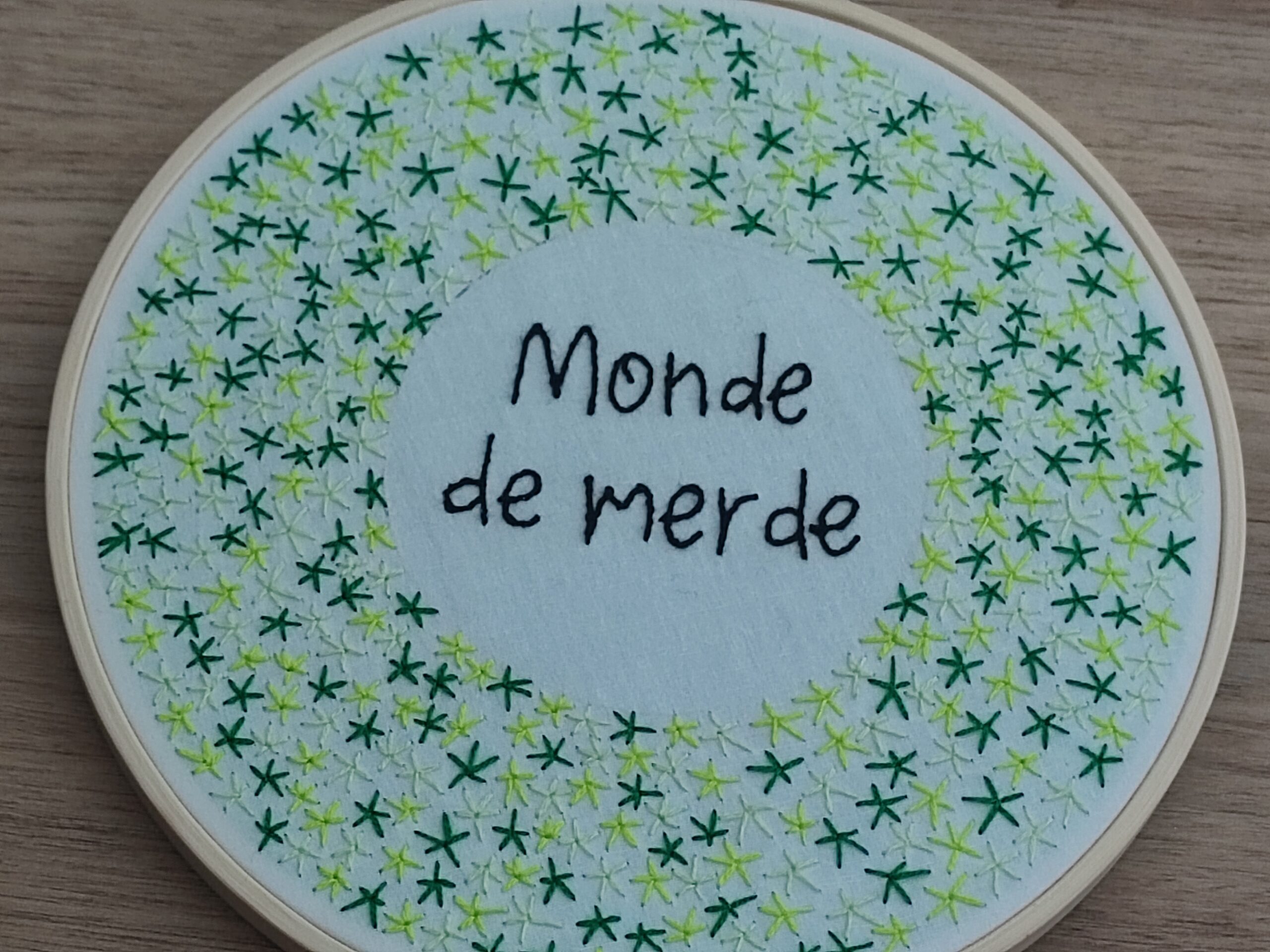 Broderie tambour "Monde de merde"