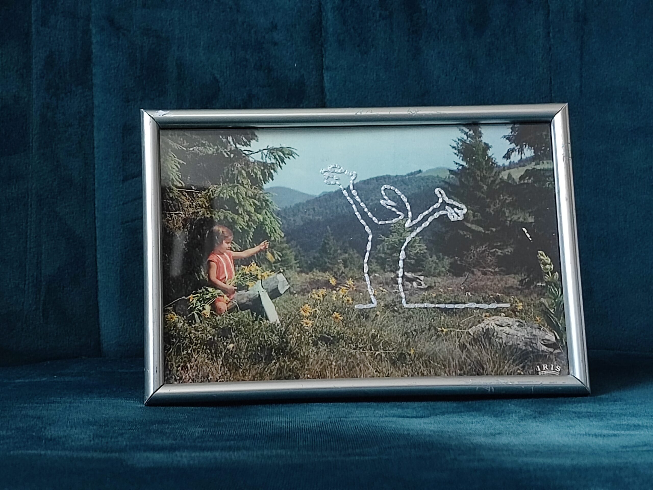 Broderie sur carte postale avec cadre "La Linea 1"