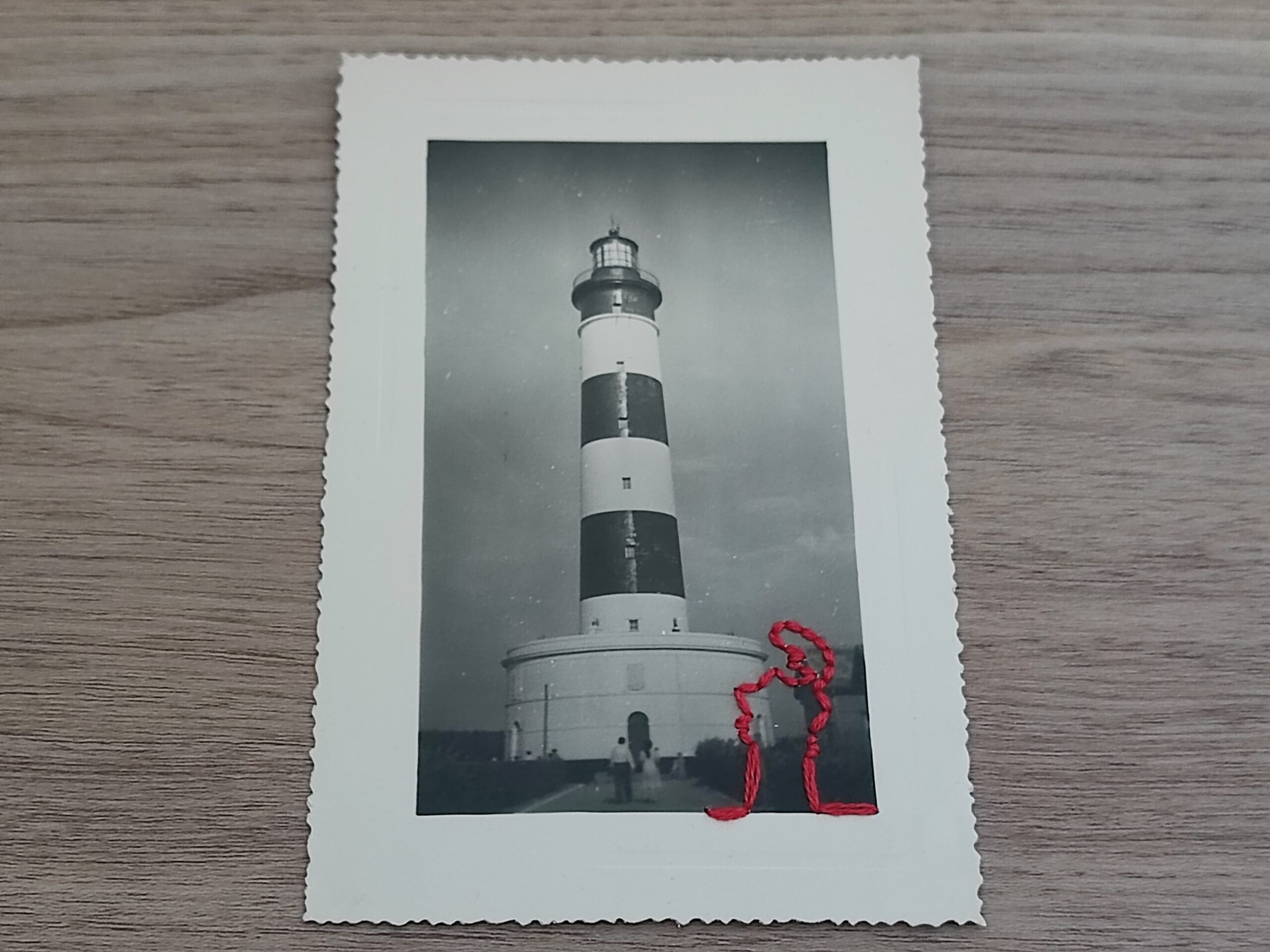 Photo brodée "La Linea rouge"