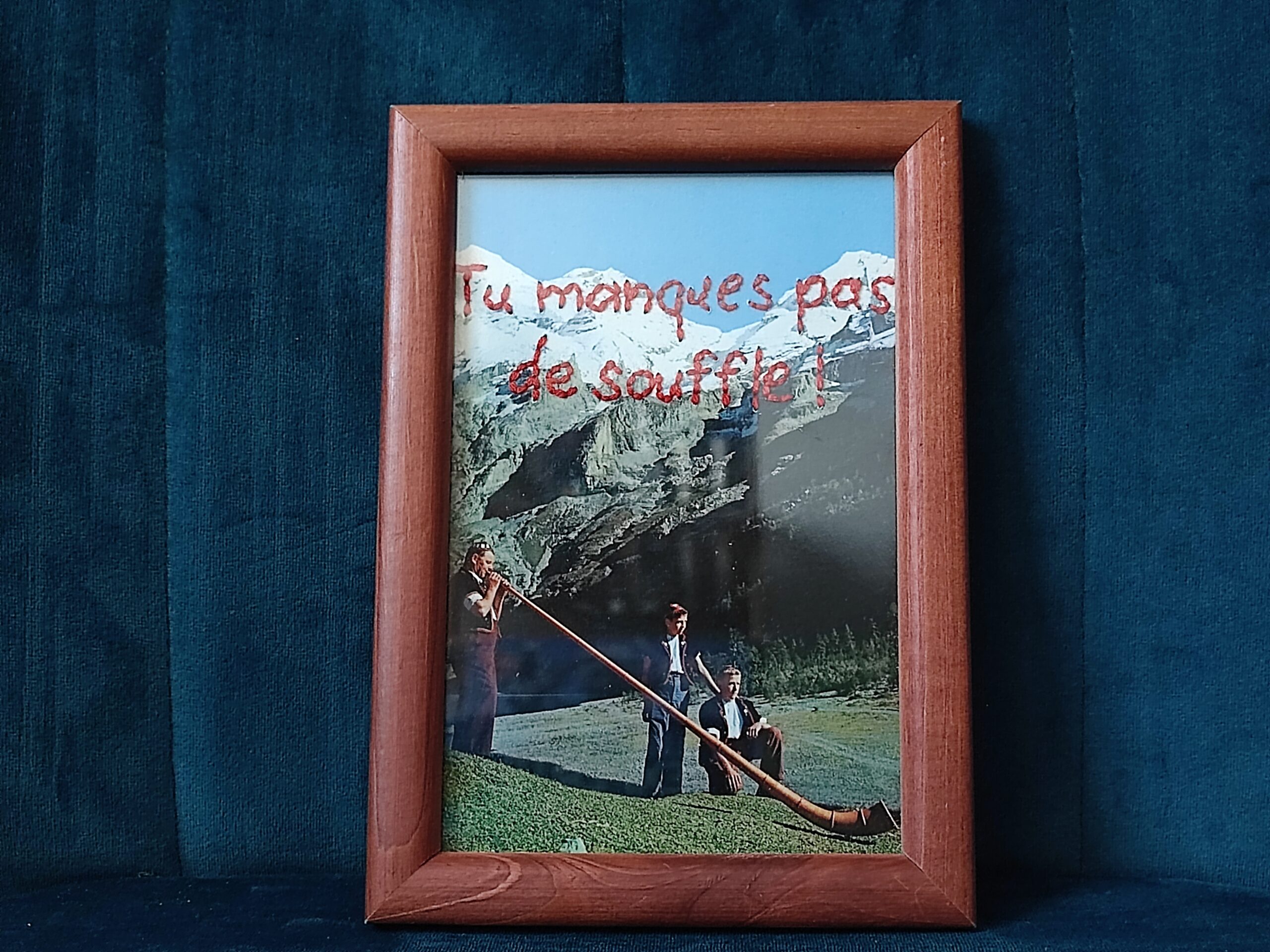 Broderie sur carte postale "Tu manques pas de souffle"