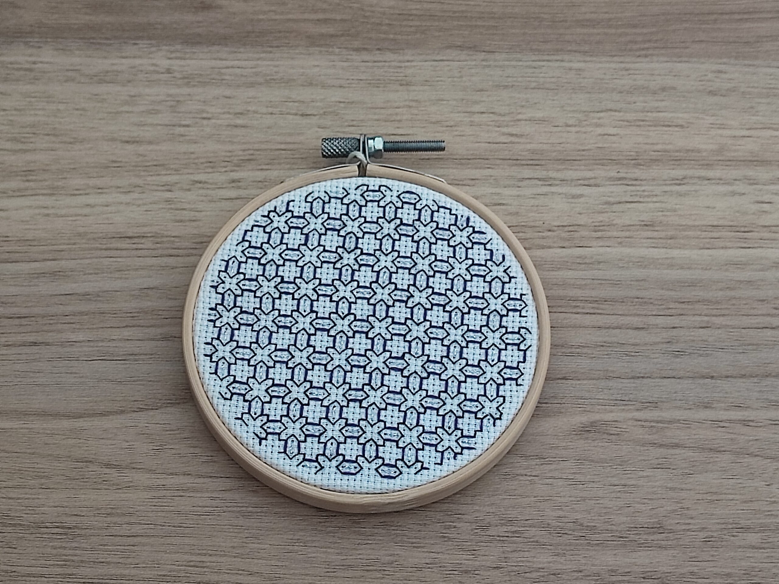 Broderie décorative tambour "Blackwork"