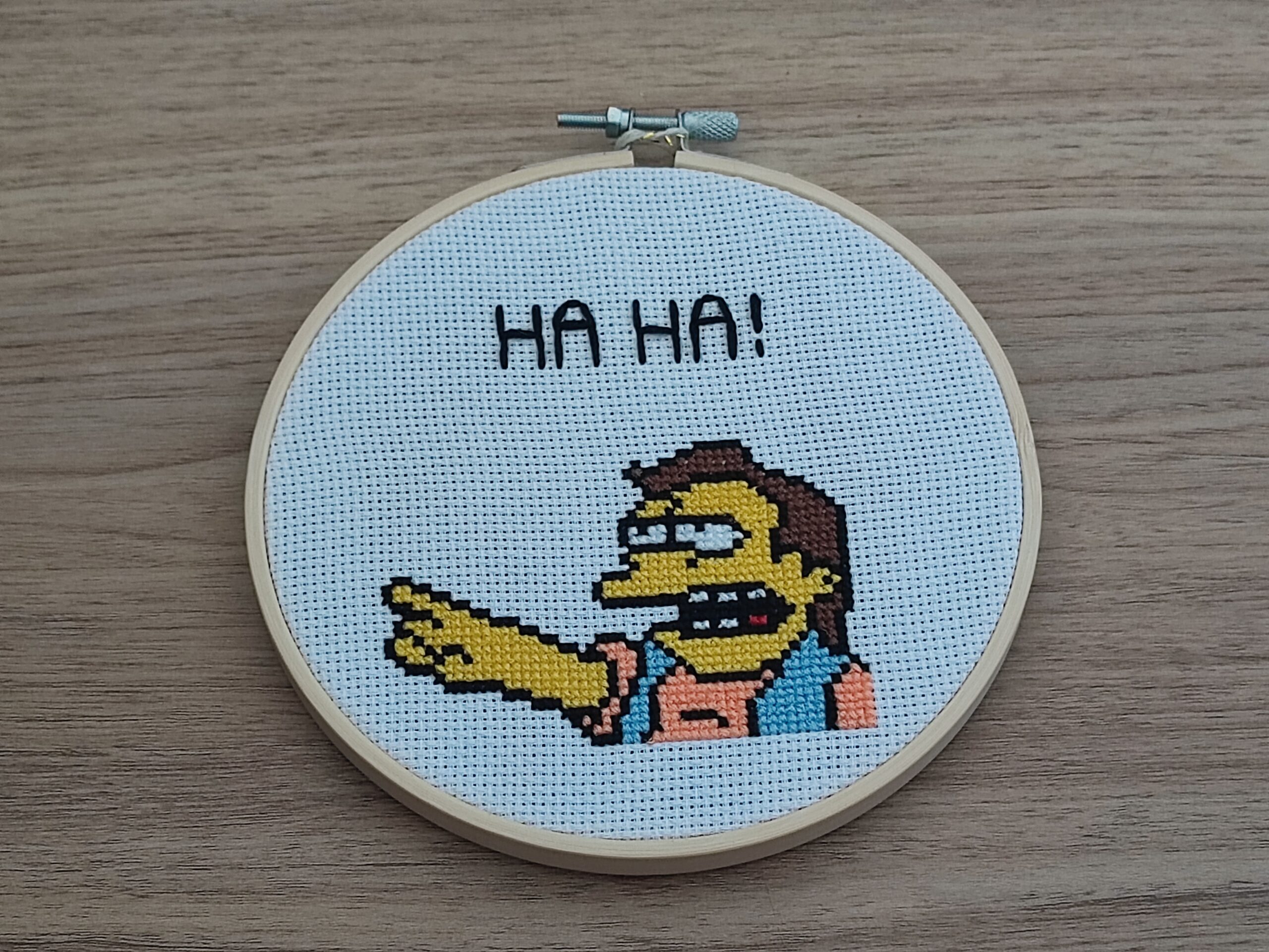 Broderie "Nelson Muntz" point de croix